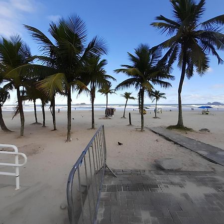 Guarujá Beachside Condo: Pool, BBQ & Flexible Check-in Exterior photo